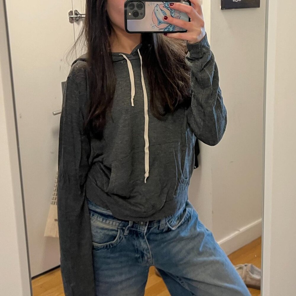 Brandy melville grey thick sweater. Very comfortable and in perfect condition.